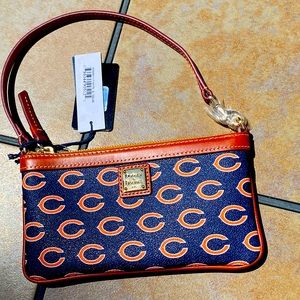 New Chicago Bears Dooney & Bourke Wristlet Wallet NWT